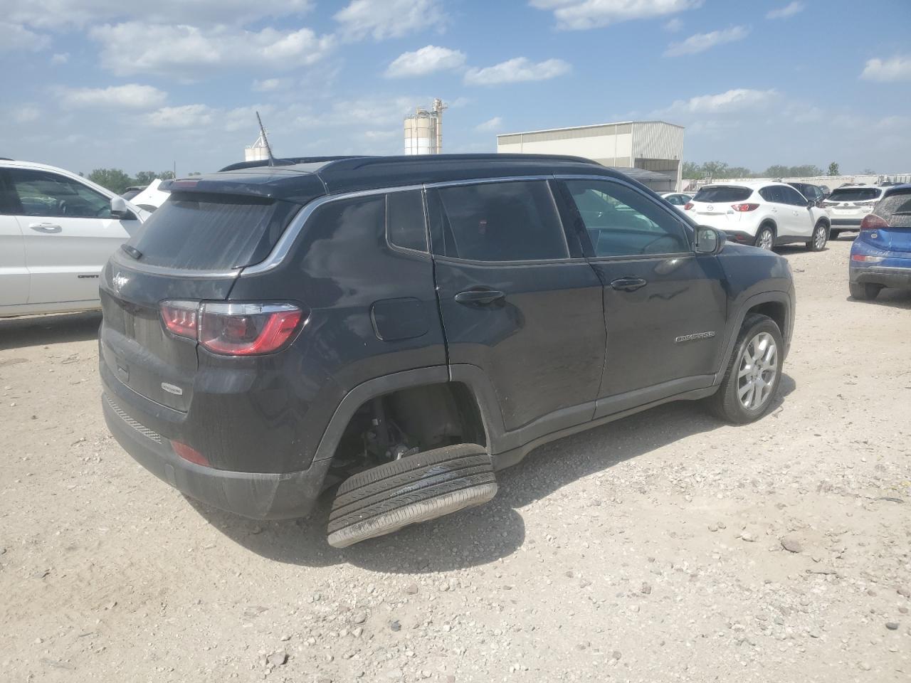 2024 Jeep Compass Latitude Lux - Image 3
