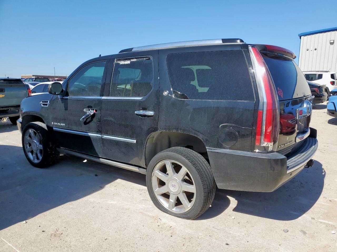 2007 Cadillac Escalade Luxury - Image 2