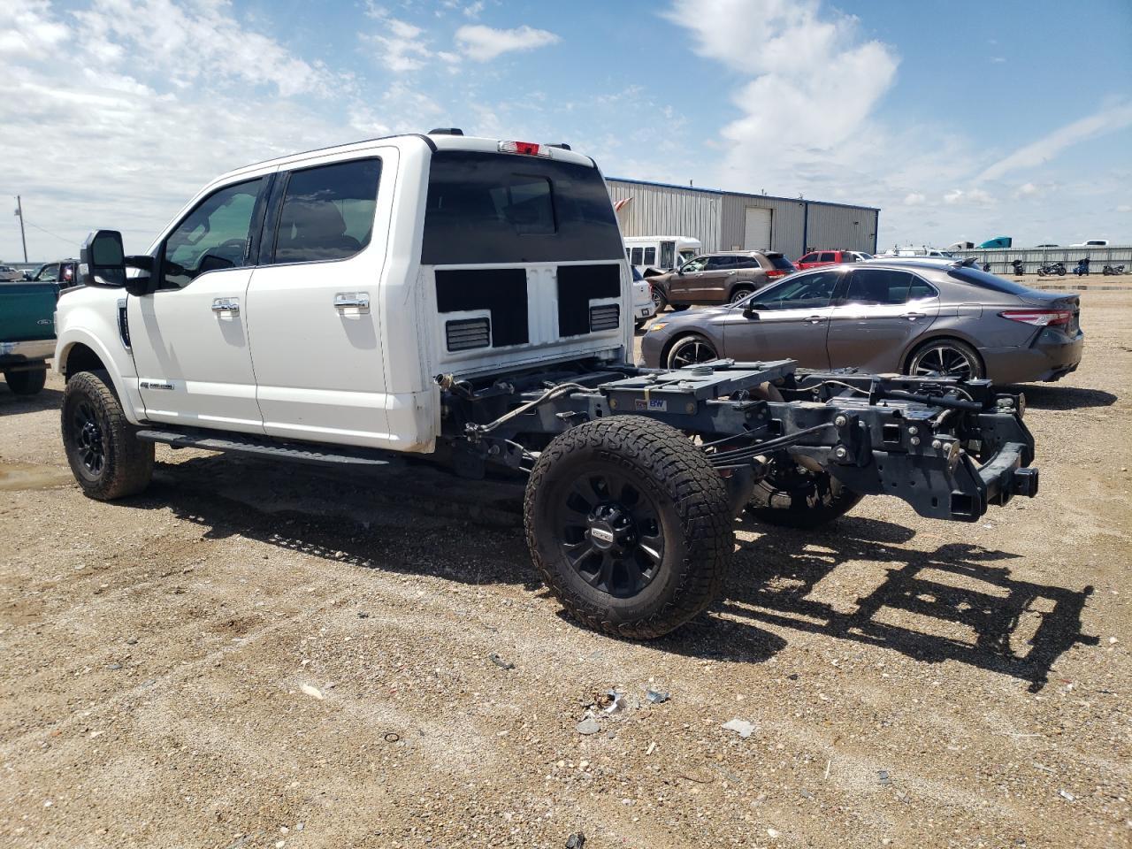 2022 Ford F250 Super Duty - Image 2