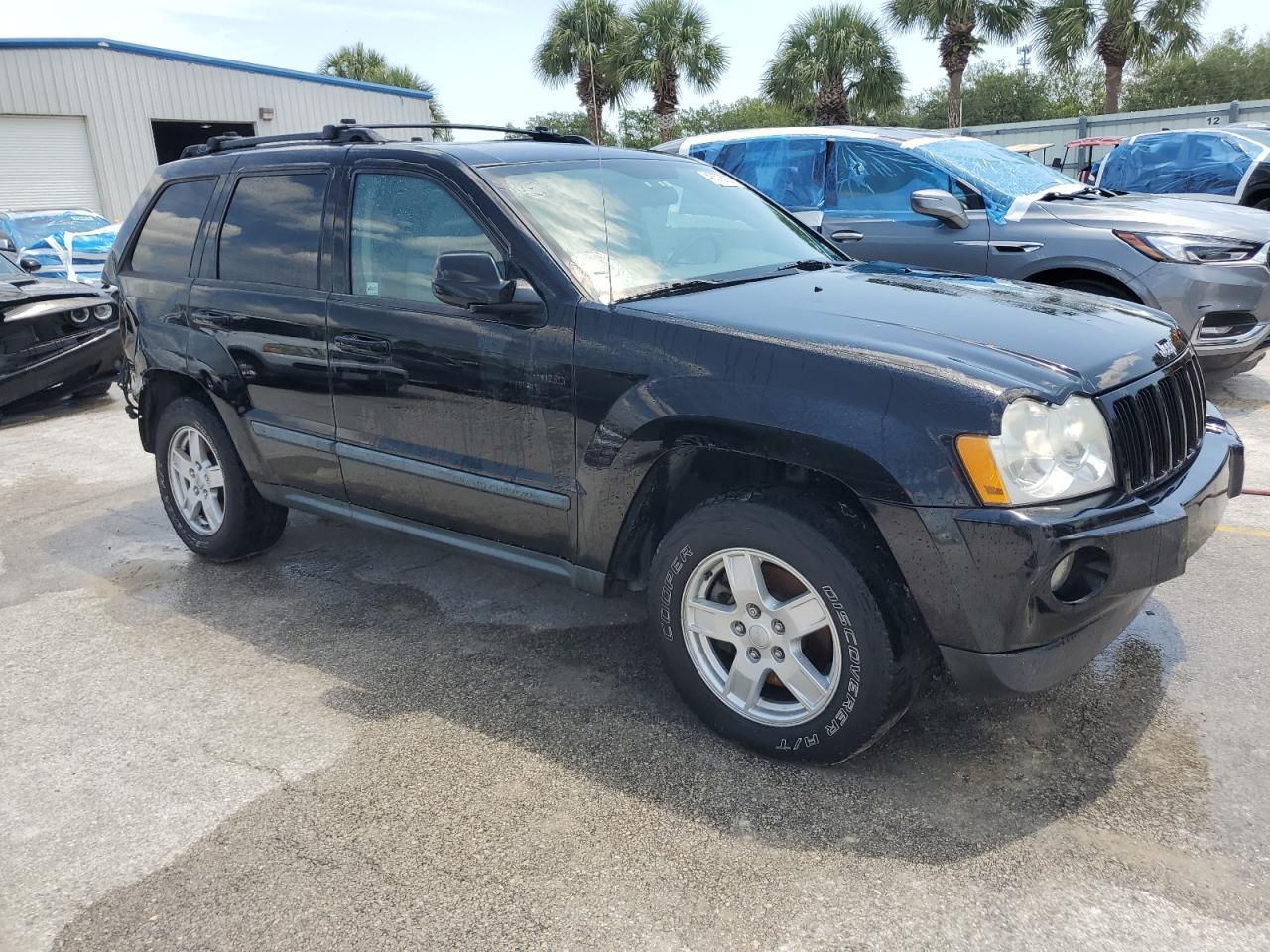 2007 Jeep Grand Cherokee Laredo - Image 4