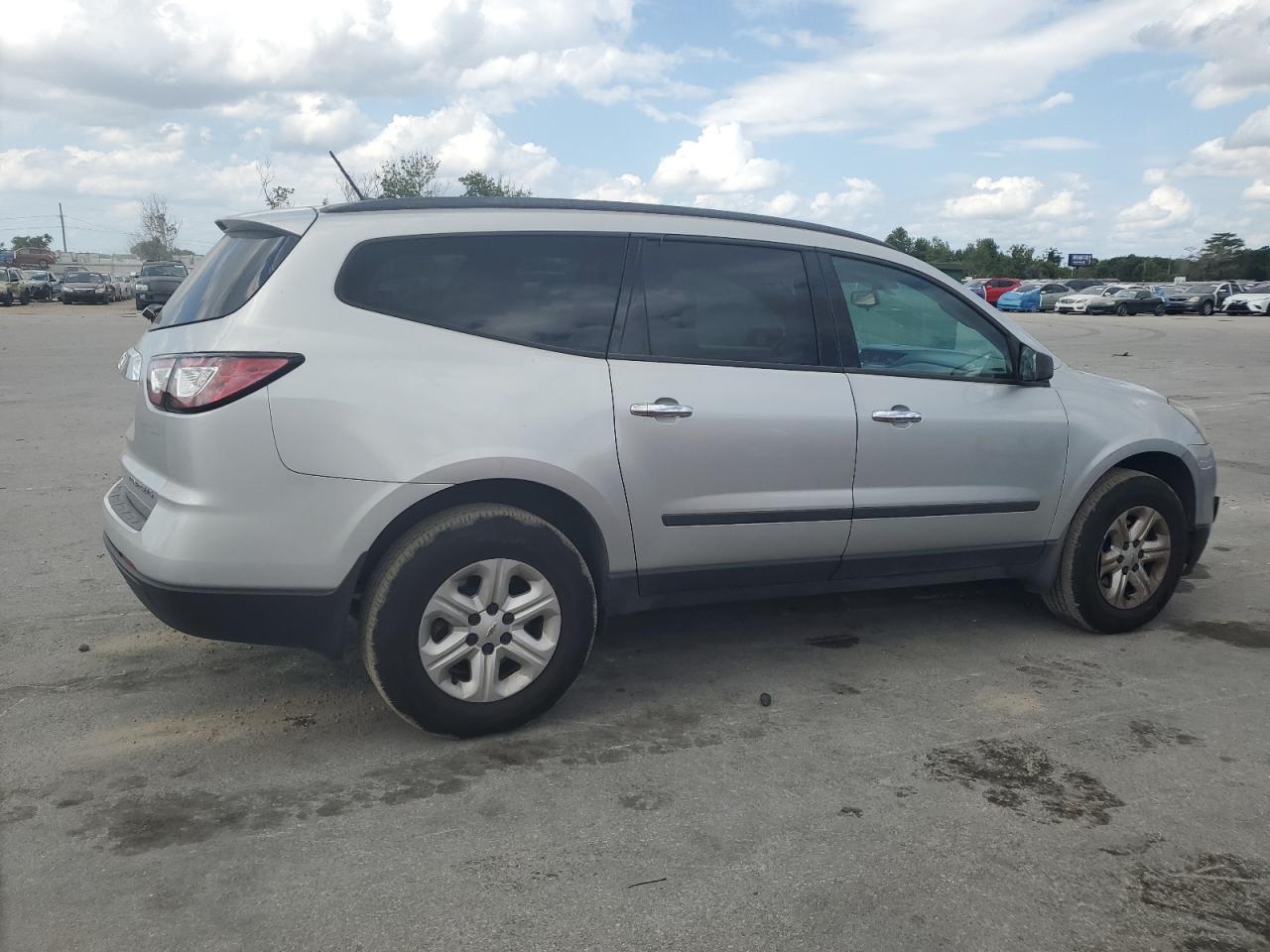 2015 Chevrolet Traverse Ls - Фото 3