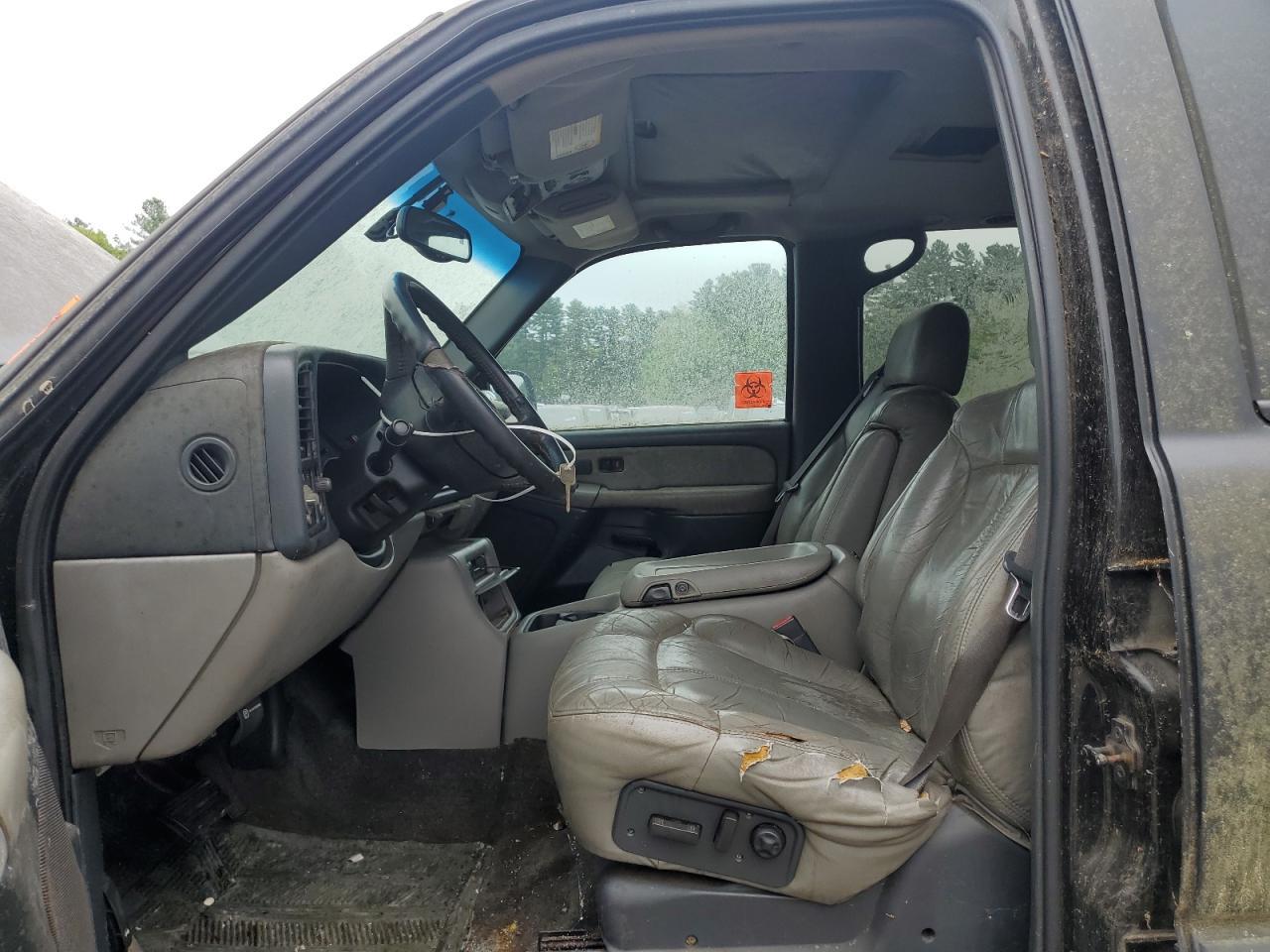 2002 Chevrolet Suburban K2500 - Image 7