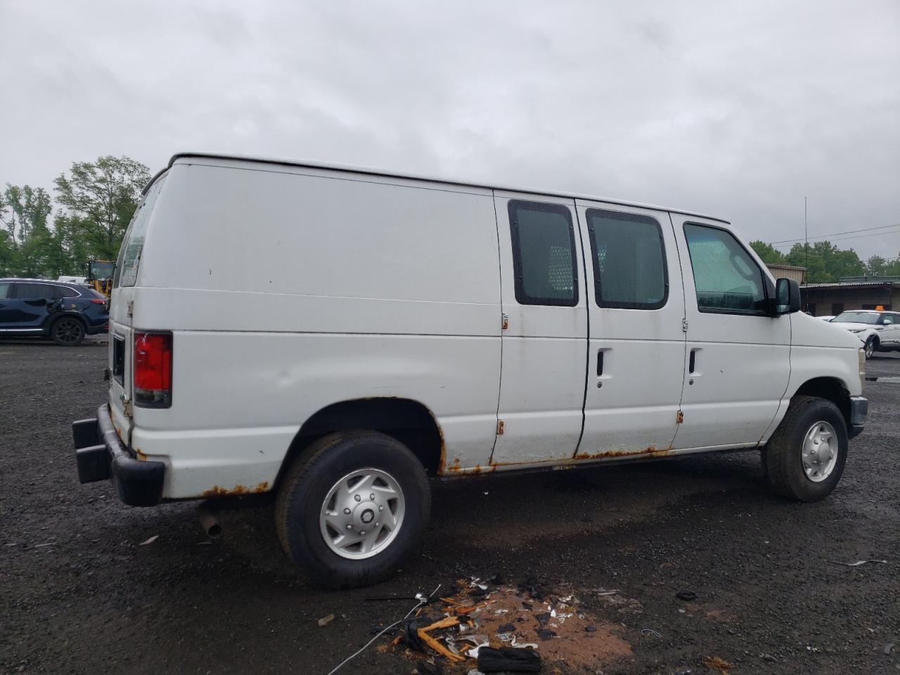2011 Ford Econoline E250 Van - Фото 3