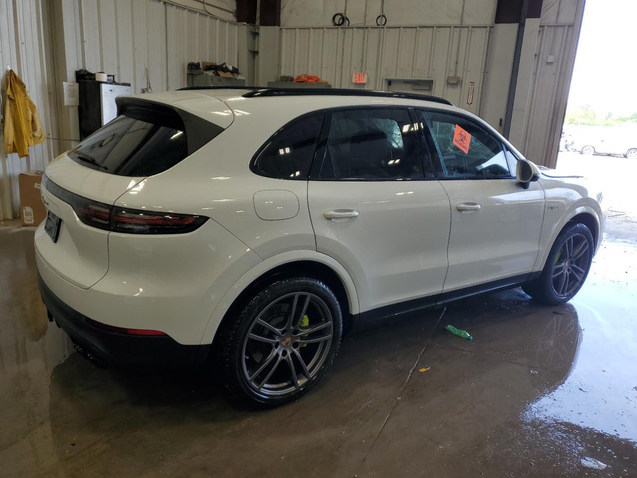 2021 Porsche Cayenne E-Hybrid - Image 3