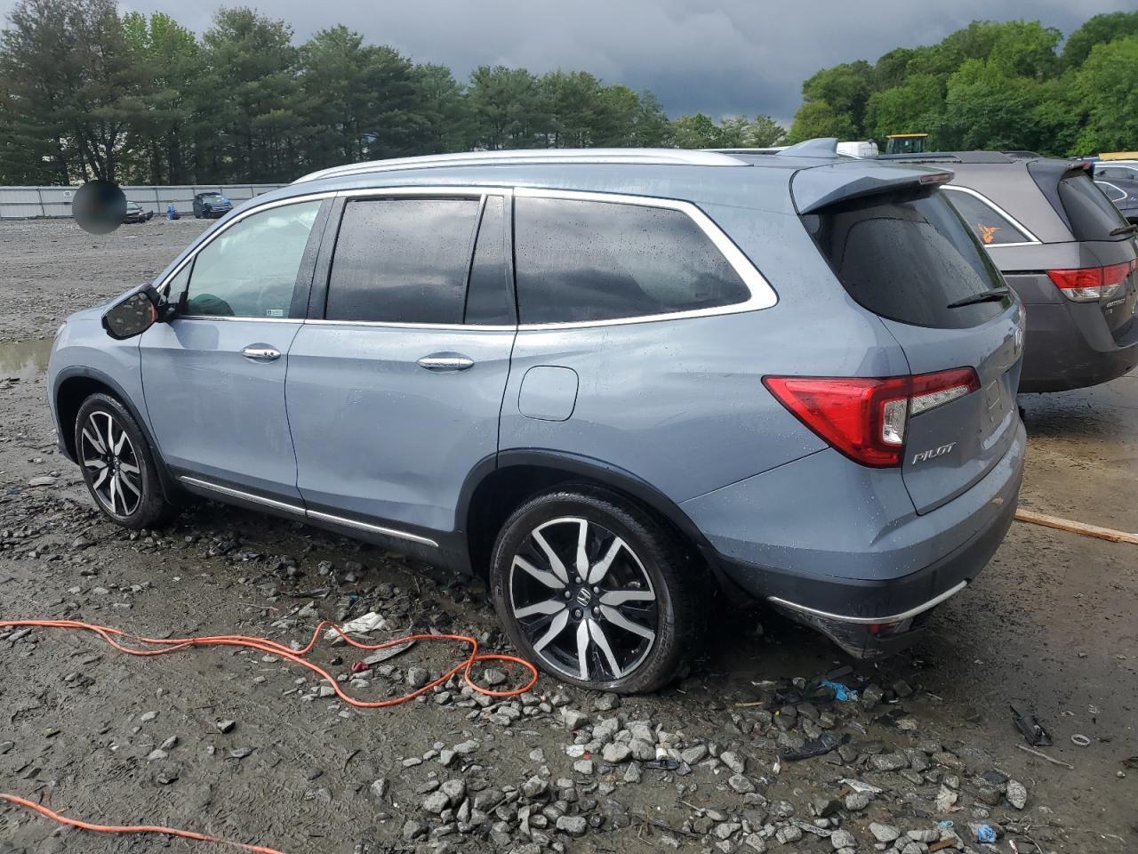 2022 Honda Pilot Touring - Image 2