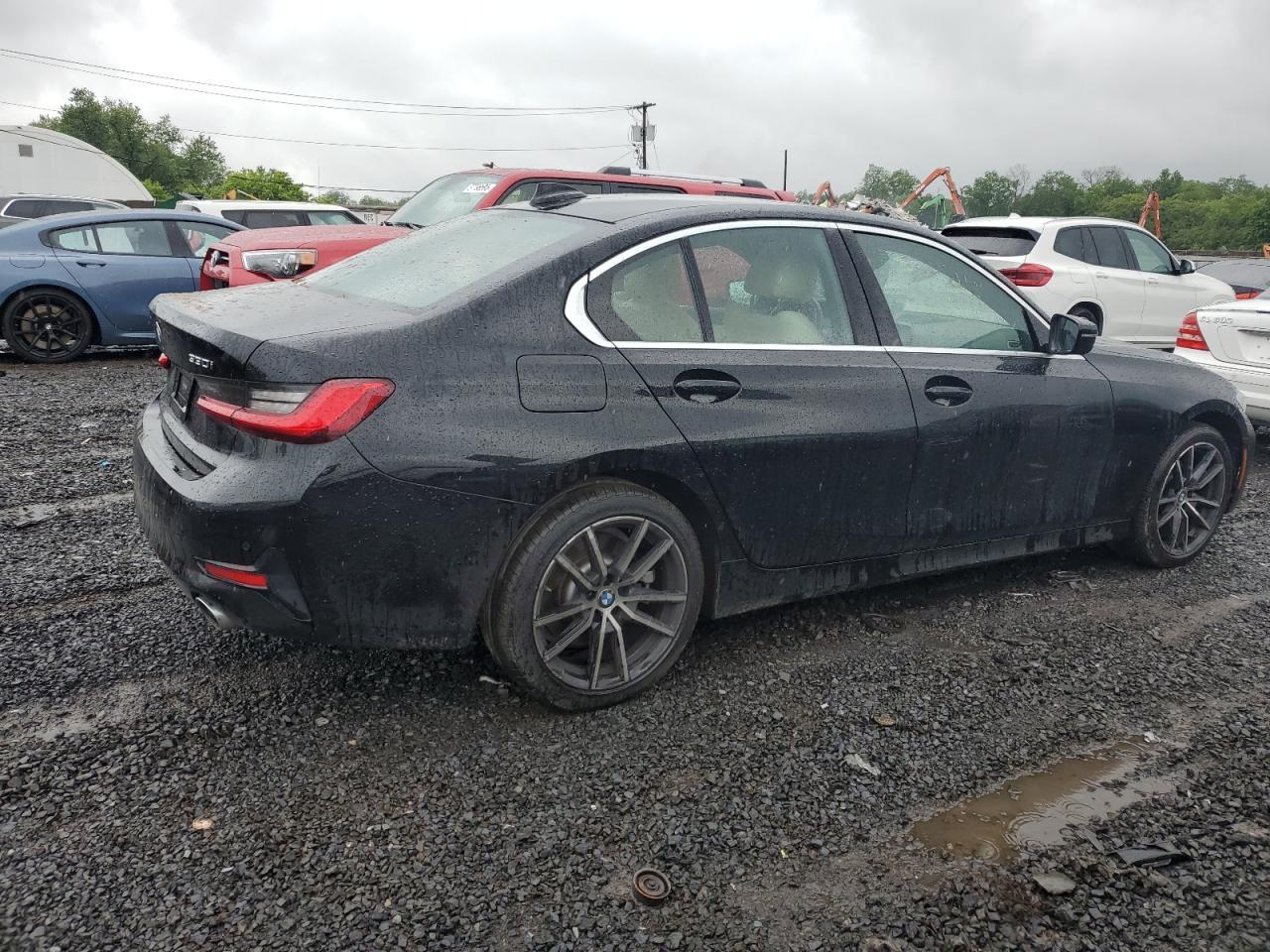 2020 BMW 330Xi - Фото 3
