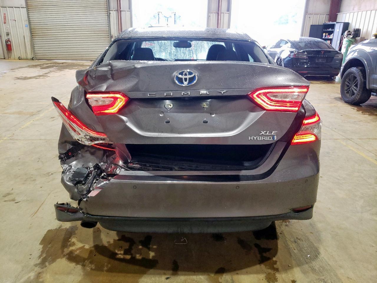 2018 Toyota Camry Hybrid - Image 6