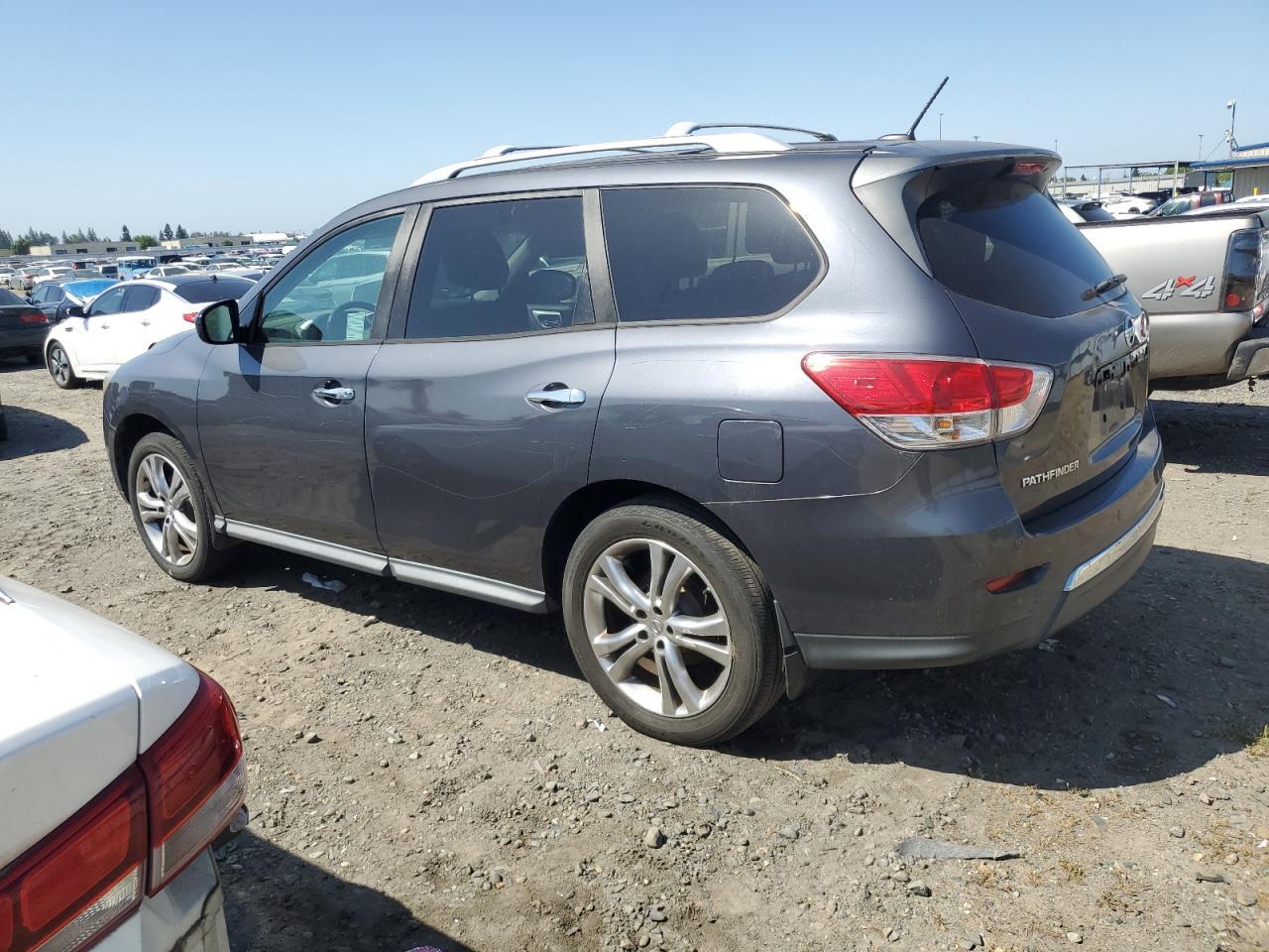 2013 Nissan Pathfinder S - Image 2