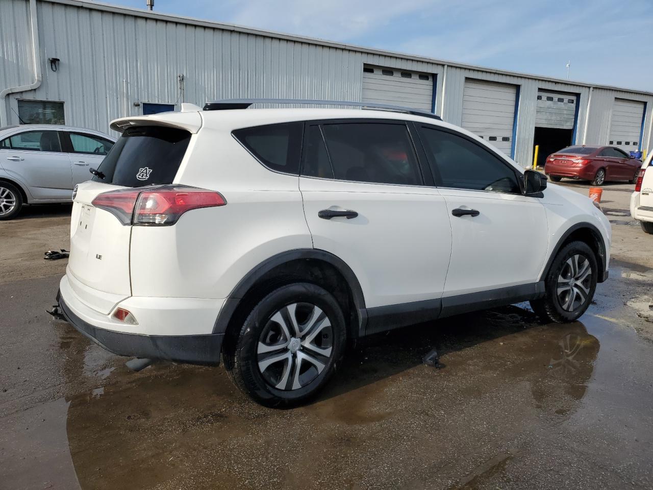 2017 Toyota Rav4 Le - Фото 3