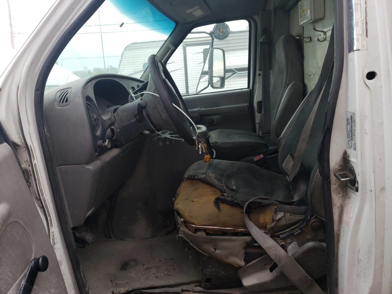 2002 Ford Econoline E450 Super Duty Cutaway Van - Фото 7