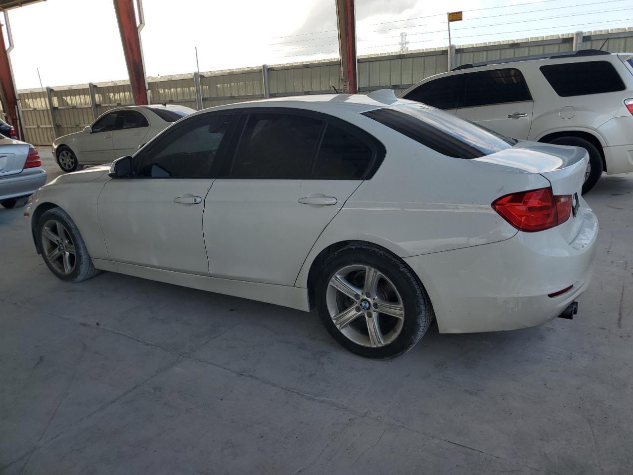 2014 BMW 328 I Sulev - Image 2