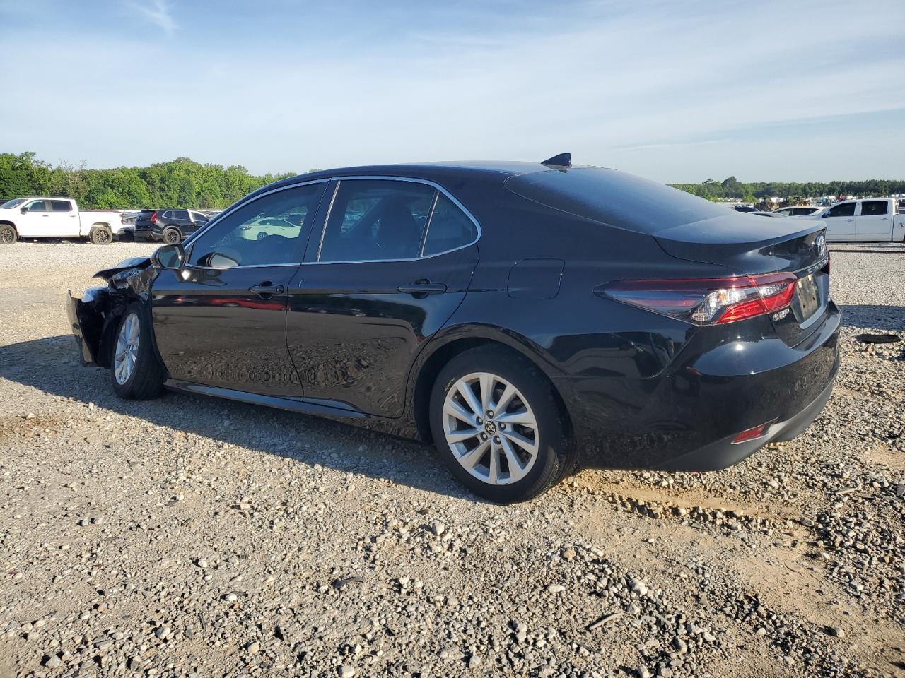 2023 Toyota Camry Le - Фото 2