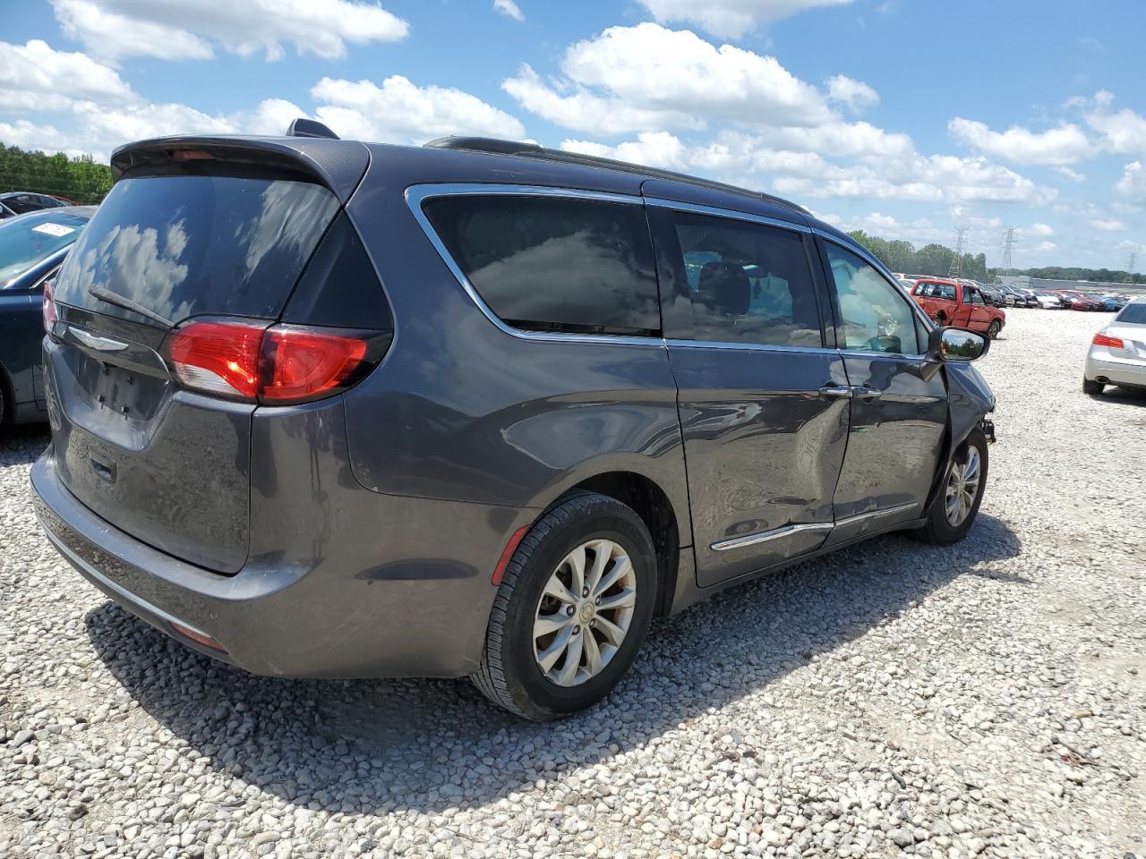 2017 Chrysler Pacifica Touring L - Фото 3