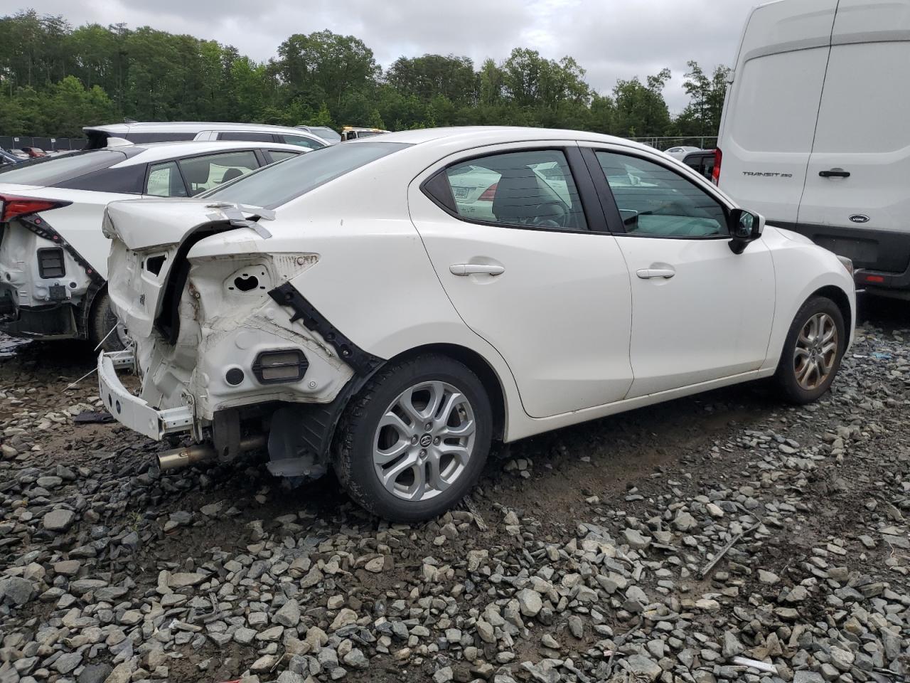 2017 Toyota Yaris Ia - Фото 3