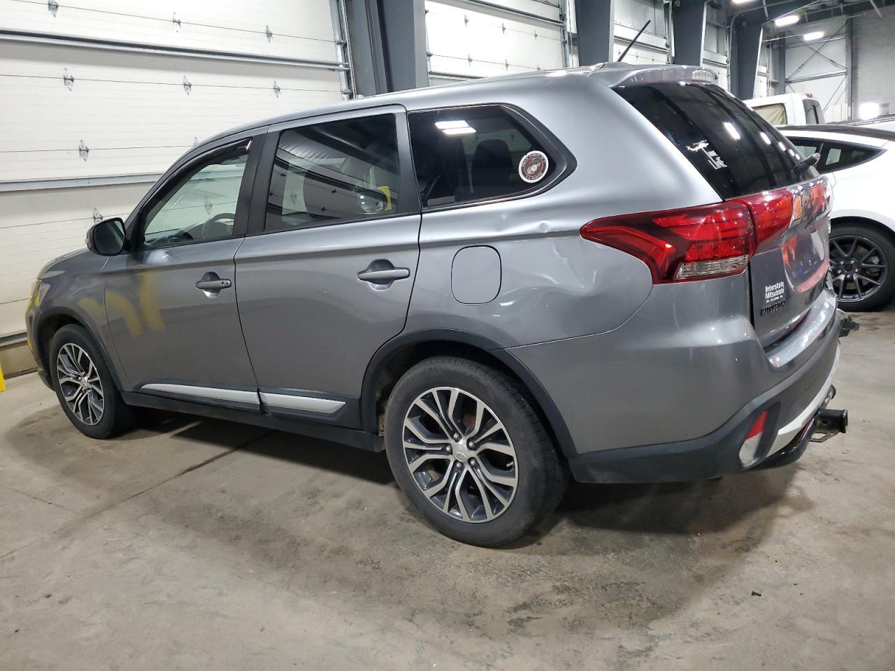 2016 Mitsubishi Outlander Se - Image 2