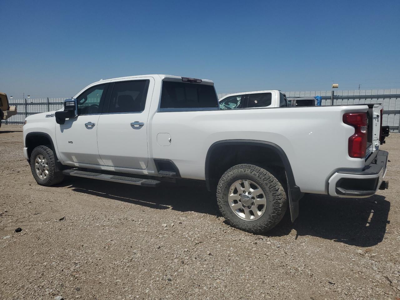 2022 Chevrolet Silverado K2500 High Country - Фото 2