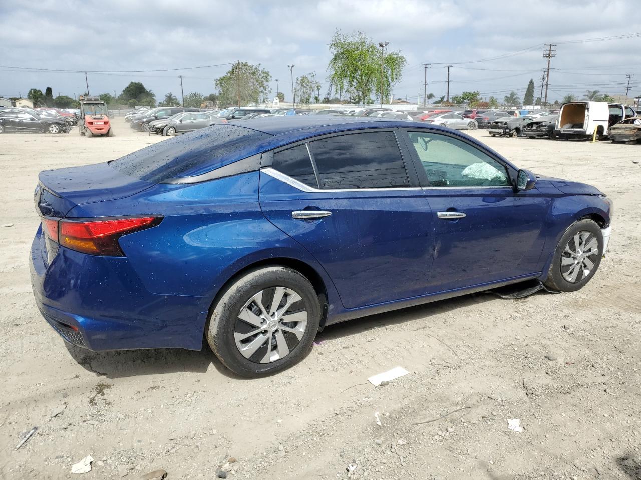 2022 Nissan Altima S - Image 3