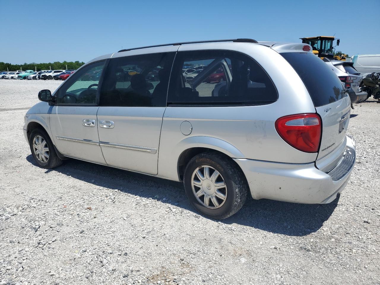 2007 Chrysler Town & Country Touring - Фото 2