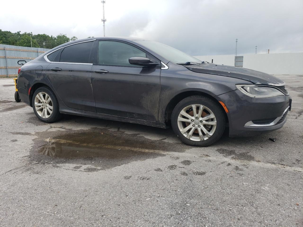 2016 Chrysler 200 Limited - Image 4