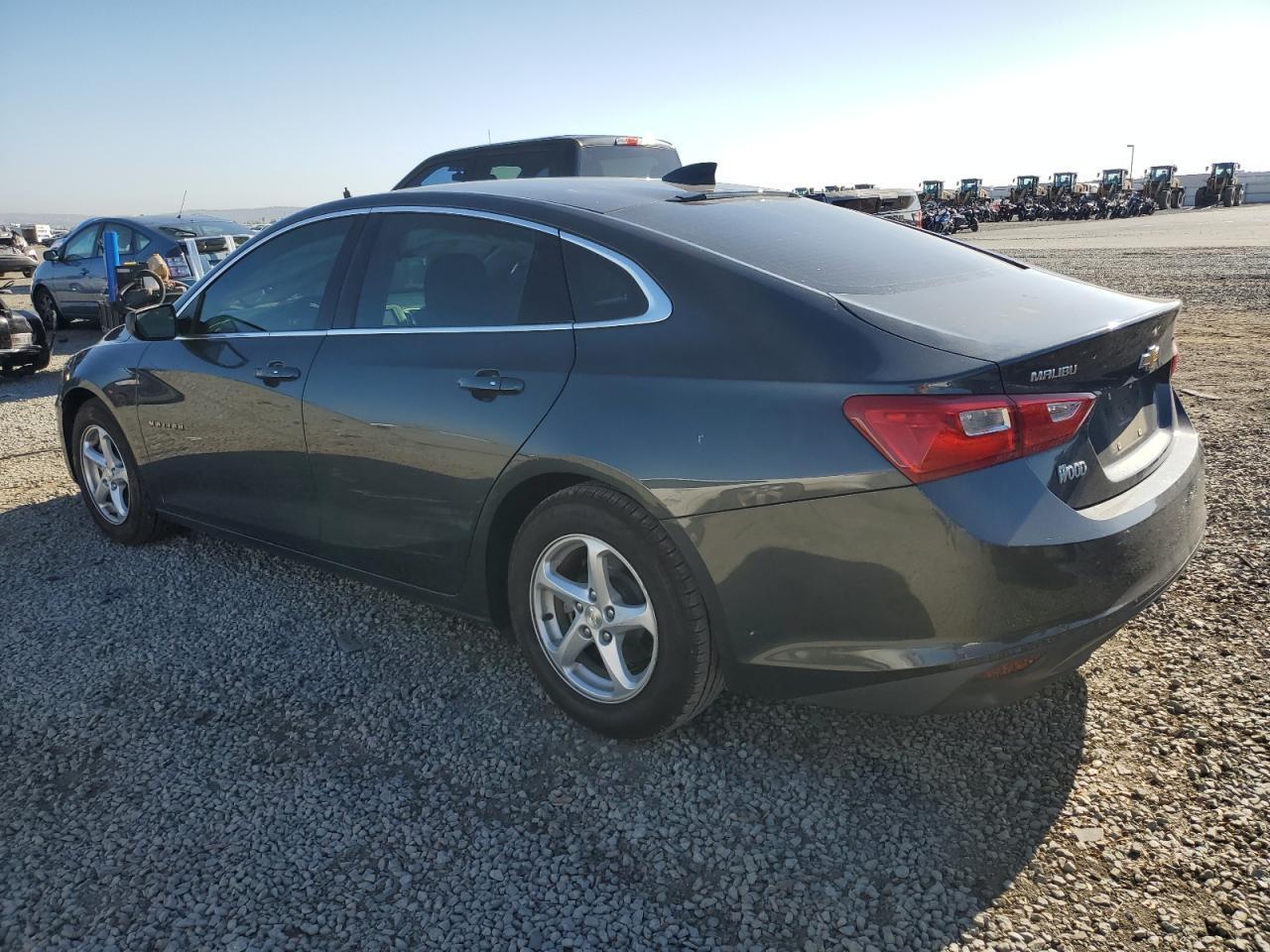 2017 Chevrolet Malibu Ls - Фото 2
