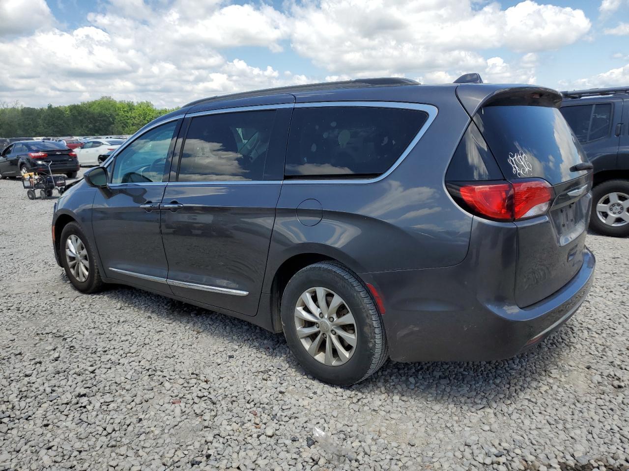 2017 Chrysler Pacifica Touring L - Фото 2