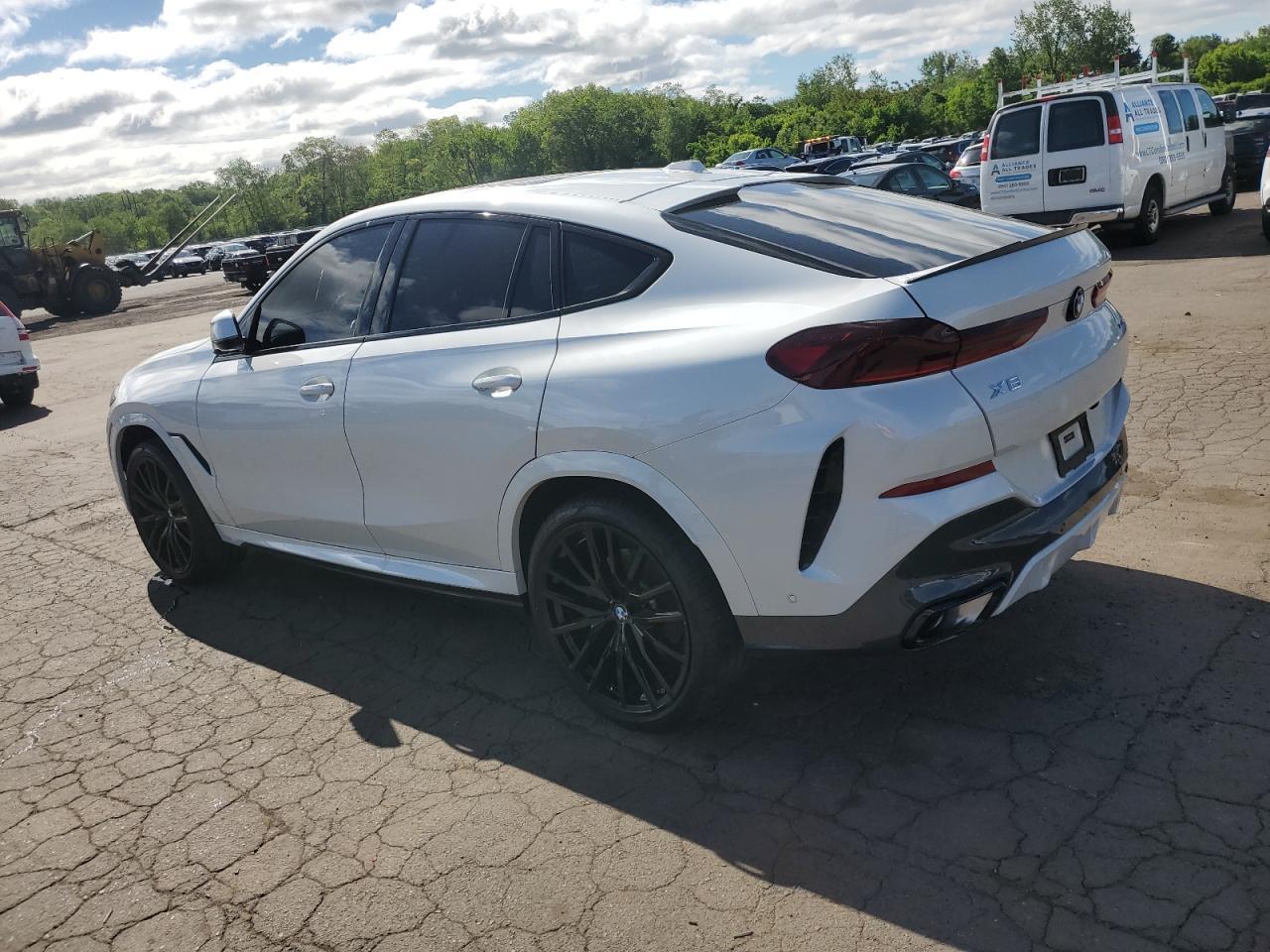 2025 BMW X6 xDrive40I - Image 2