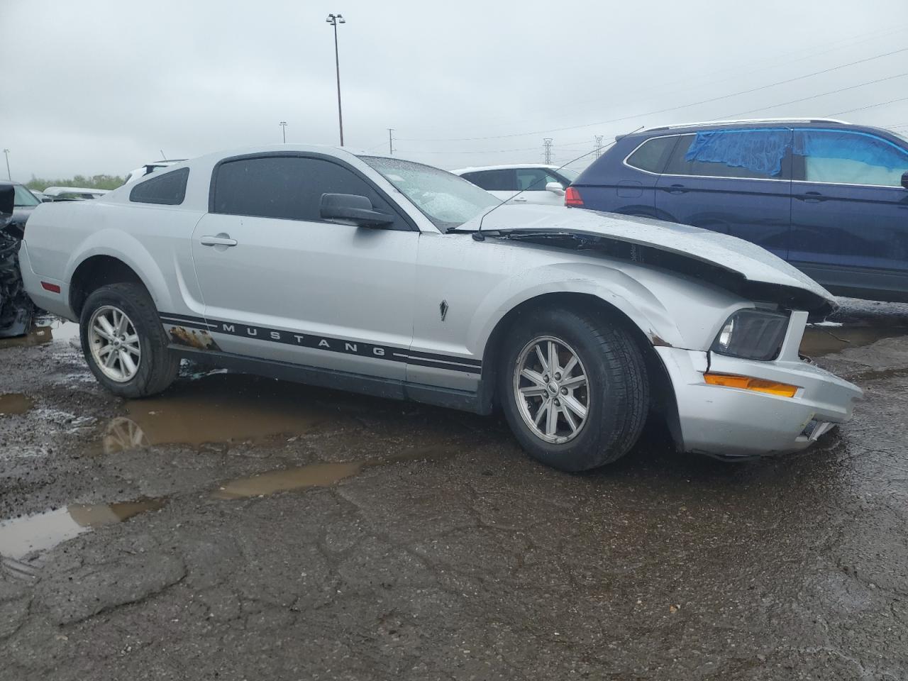 2005 Ford Mustang - Image 4