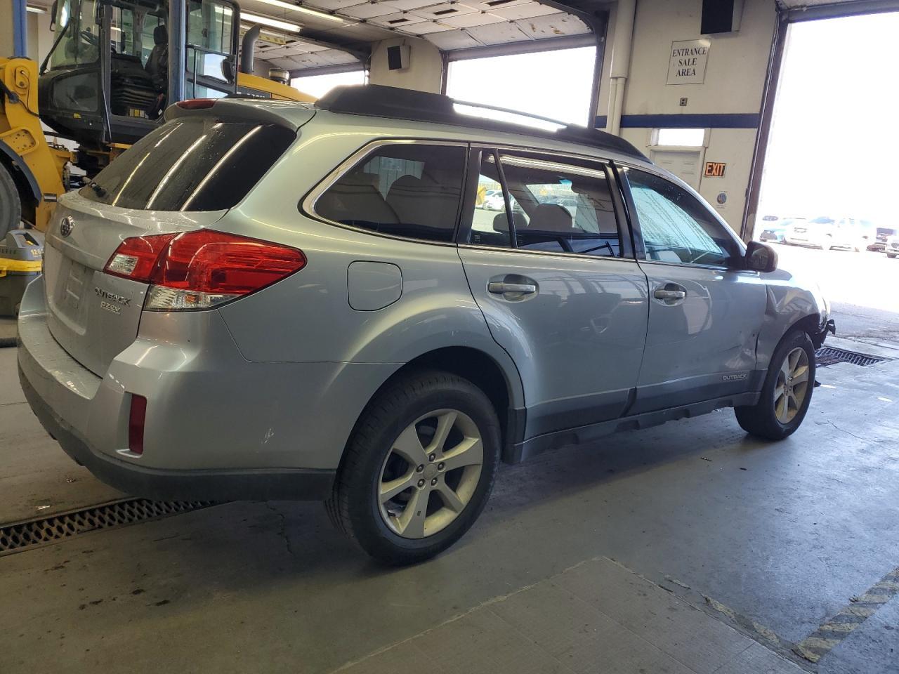 2013 Subaru Outback 2.5I Premium - Image 3