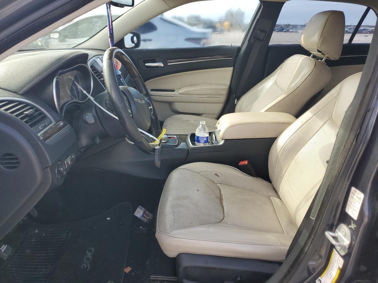 2016 Chrysler 300C - Image 7