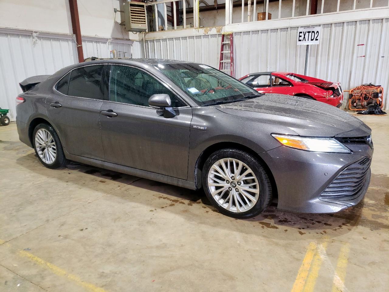 2018 Toyota Camry Hybrid - Image 4