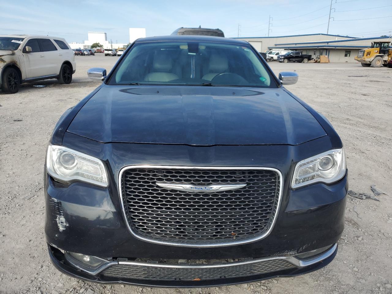 2016 Chrysler 300C - Image 5