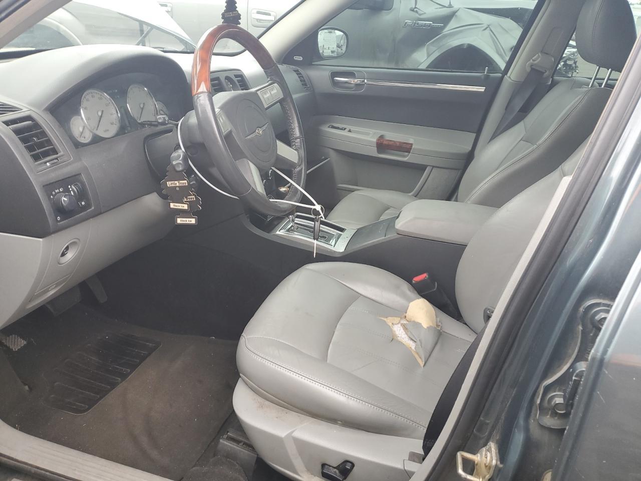 2005 Chrysler 300C - Image 7