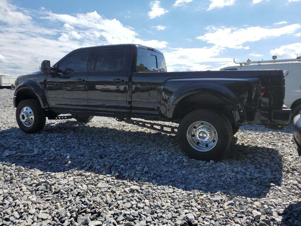 2022 Ford F450 Super Duty - Image 2
