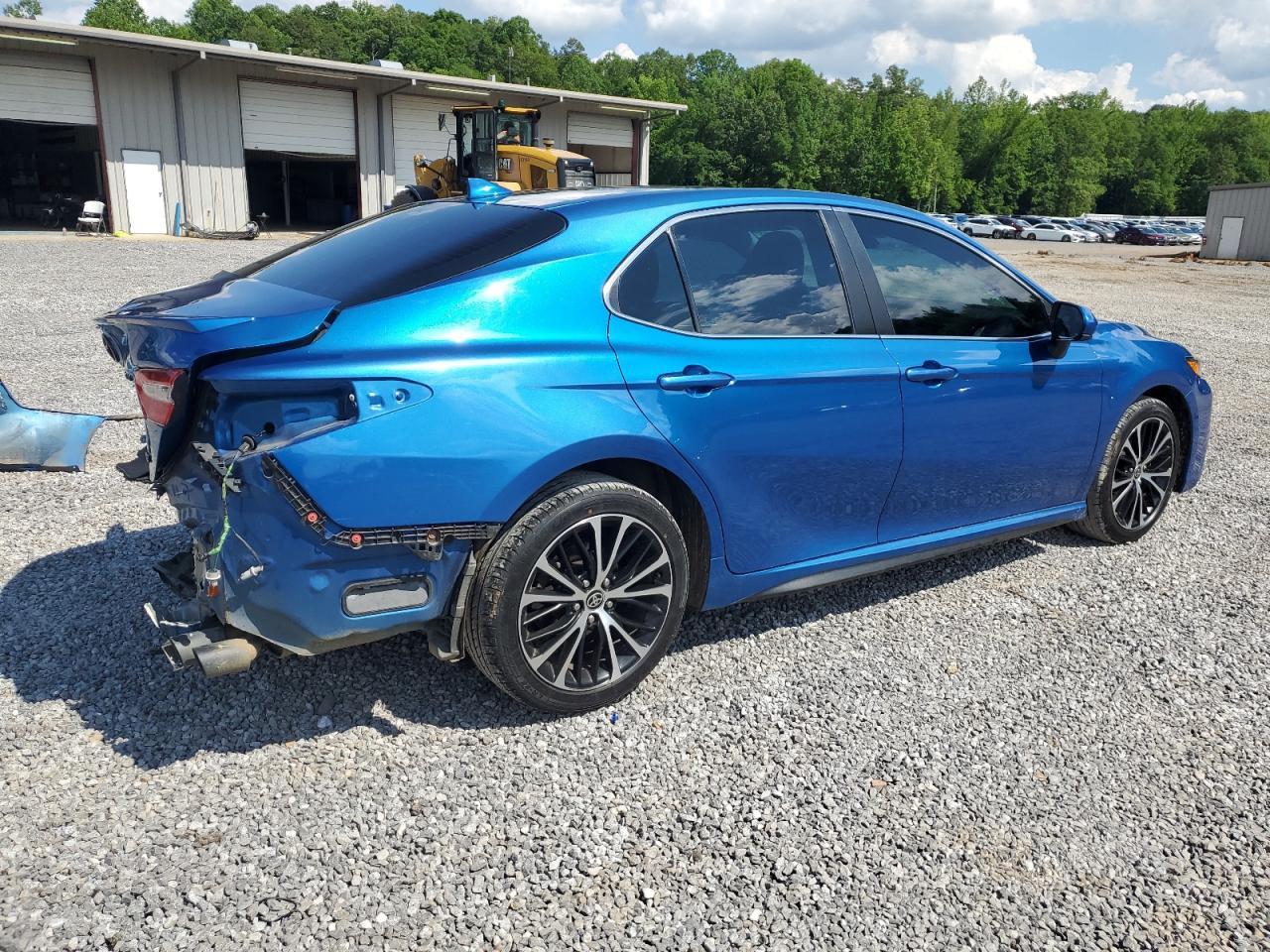 2020 Toyota Camry Se - Фото 3