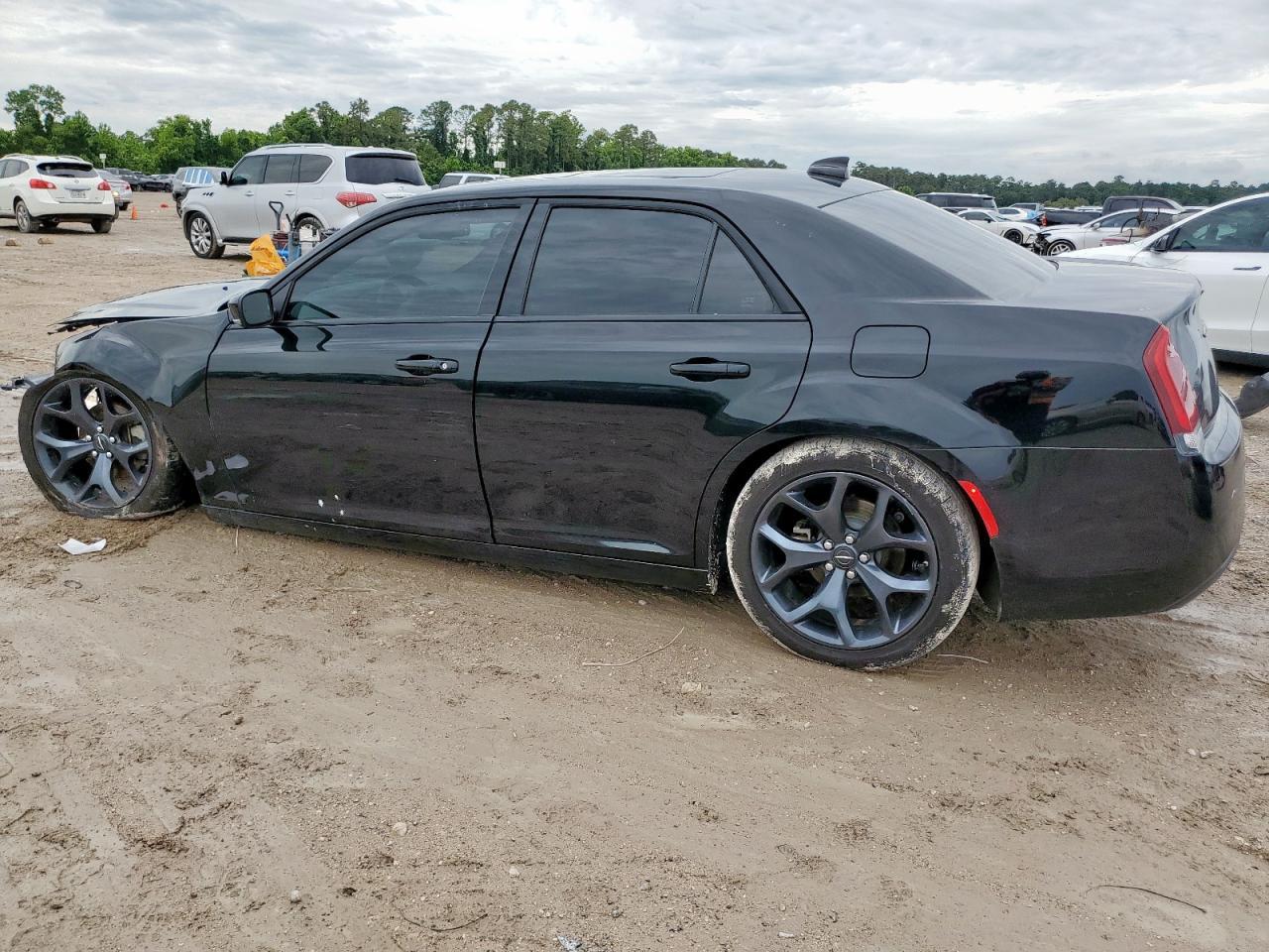 2022 Chrysler 300 S - Фото 2