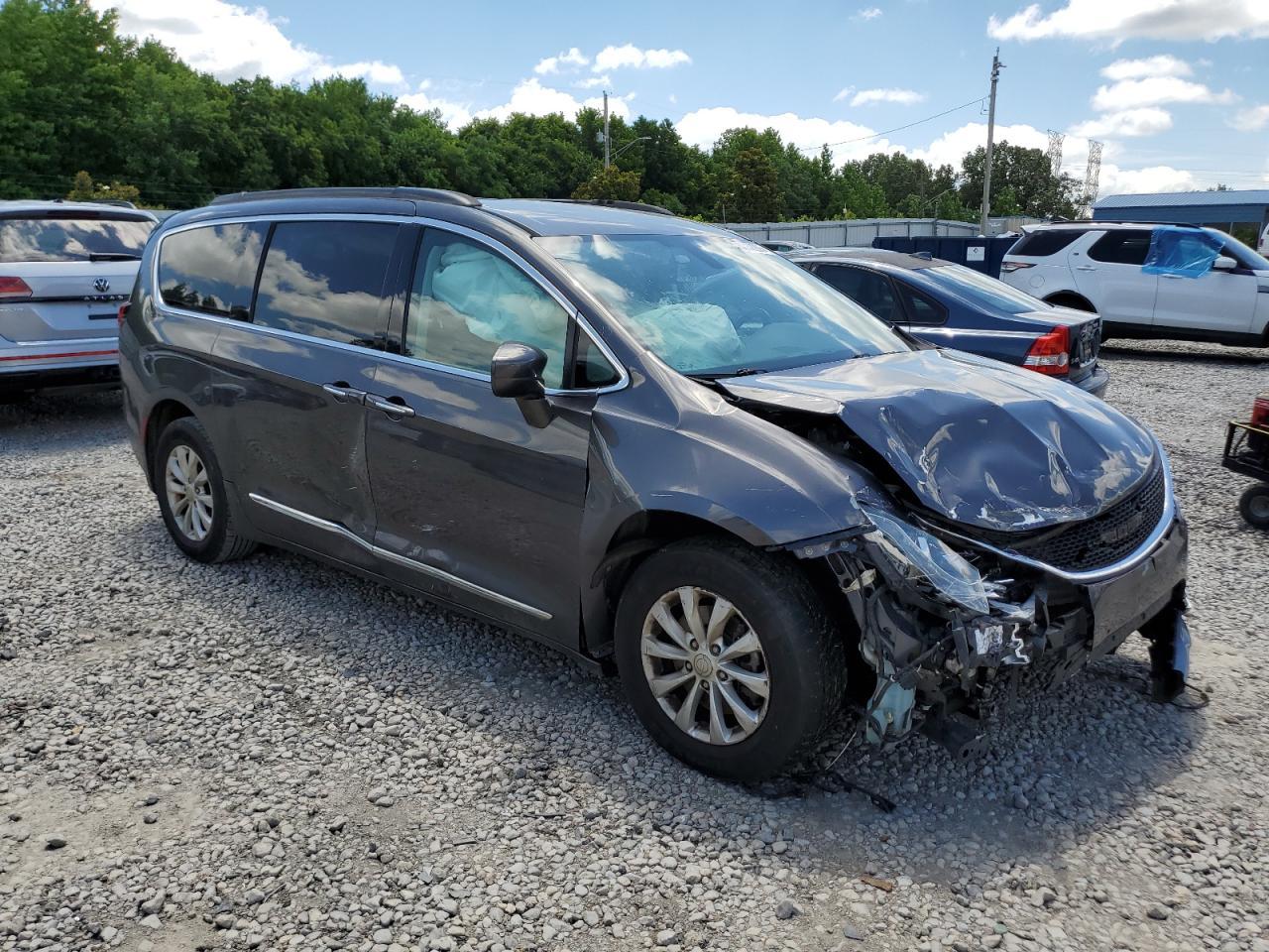 2017 Chrysler Pacifica Touring L - Фото 4