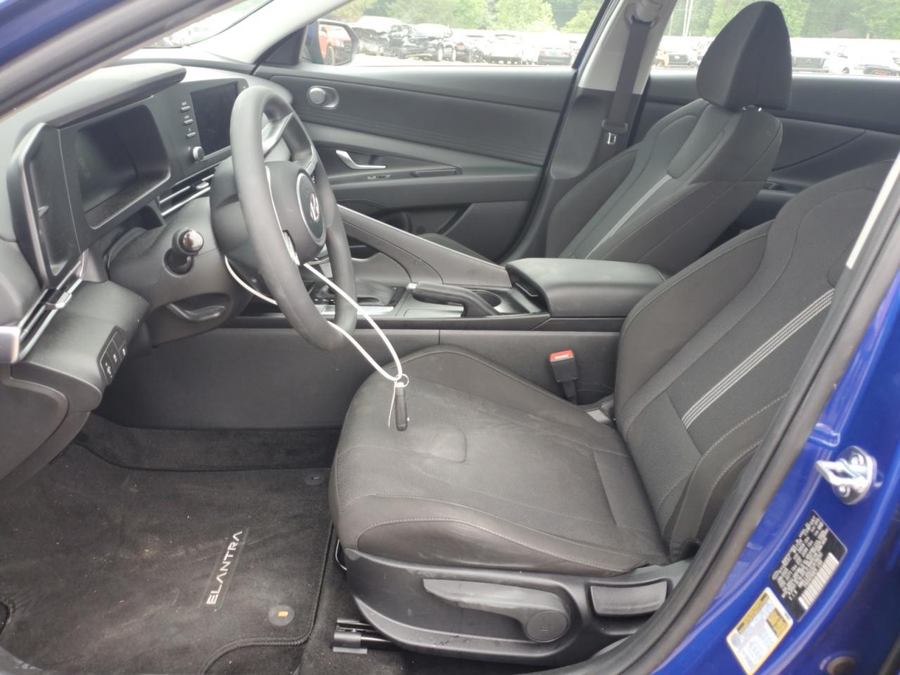 2025 Hyundai Elantra Se - Image 7