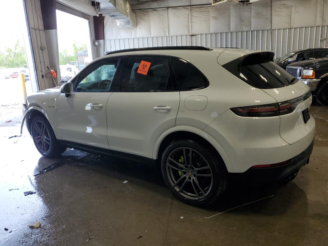 2021 Porsche Cayenne E-Hybrid - Image 2
