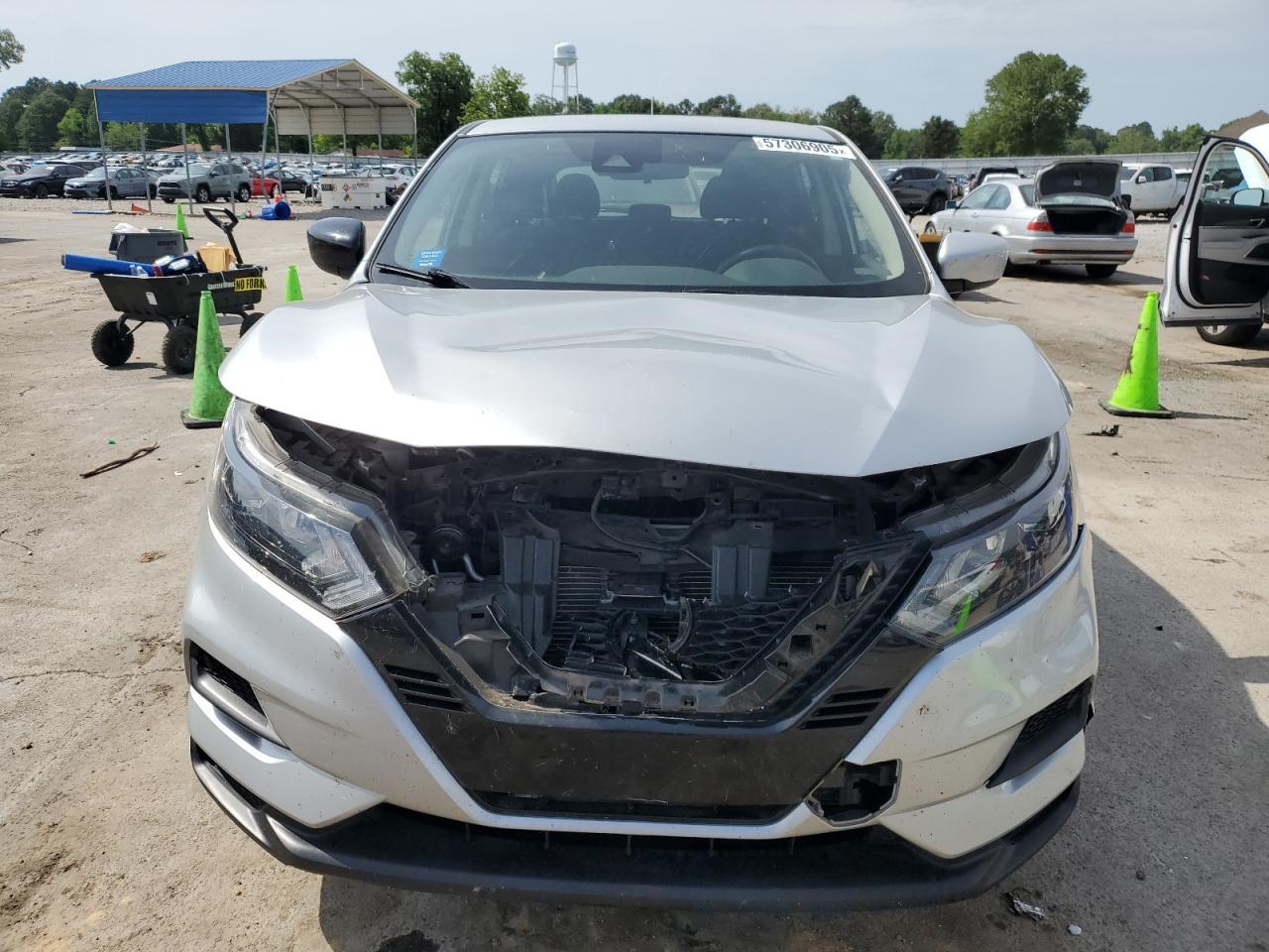 2020 Nissan Rogue Sport S - Image 5