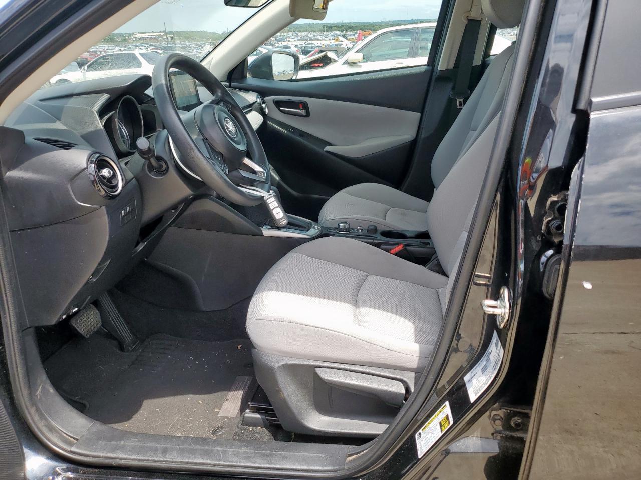 2020 Toyota Yaris L - Фото 7
