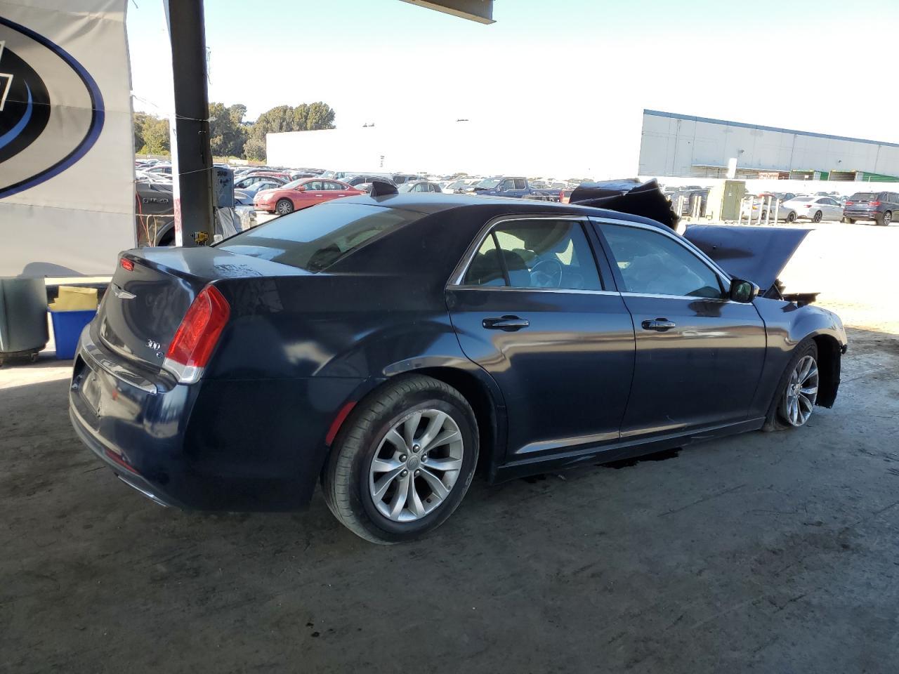 2015 Chrysler 300 Limited - Фото 3