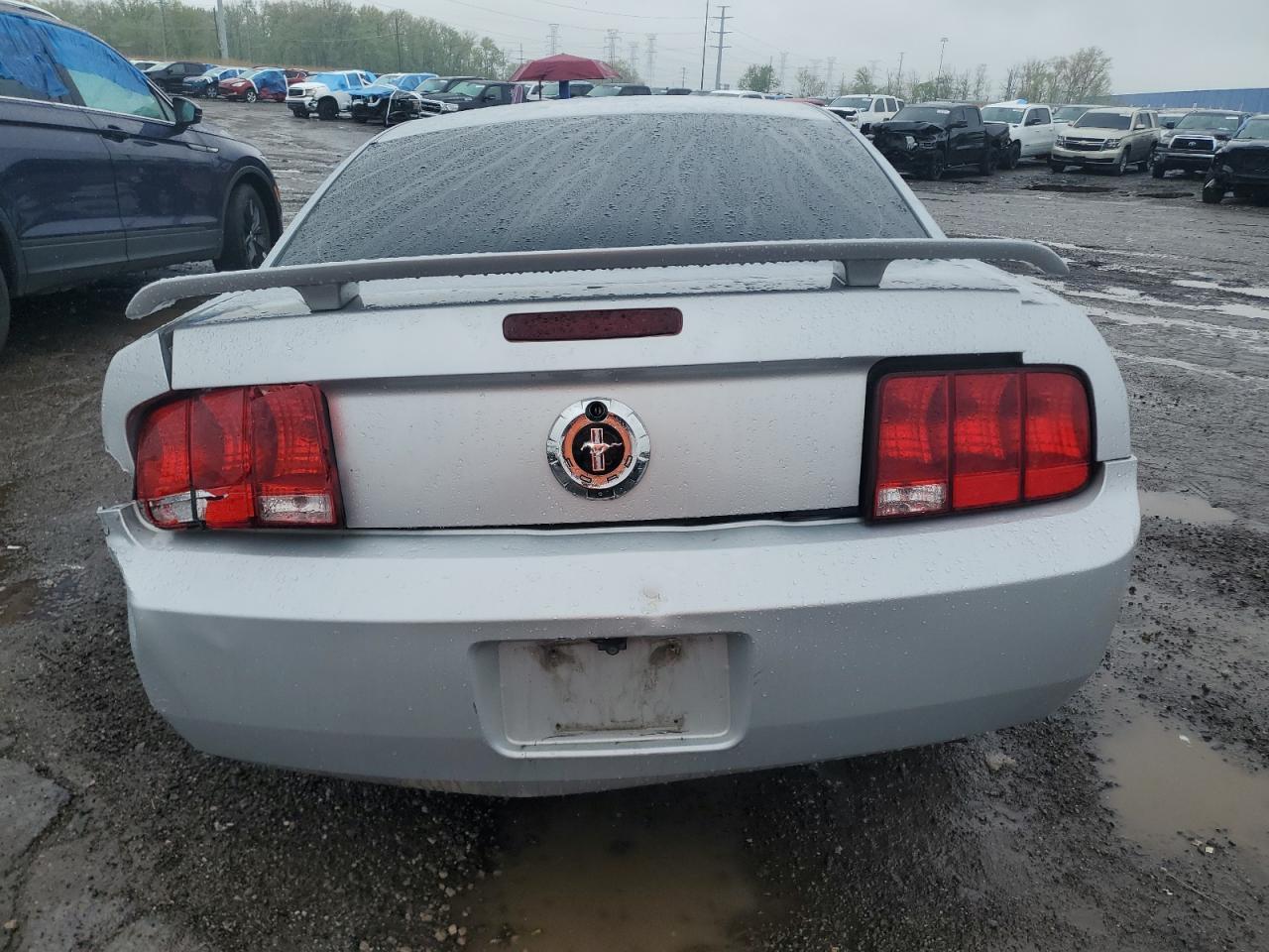 2005 Ford Mustang - Image 6
