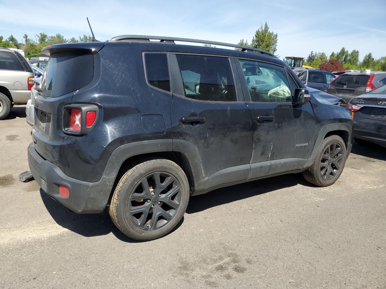 2018 Jeep Renegade Latitude - Image 3