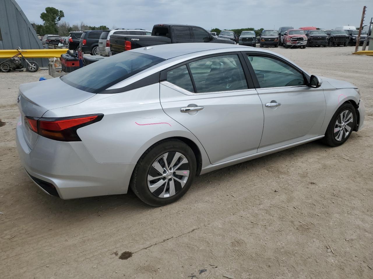 2019 Nissan Altima S - Image 3