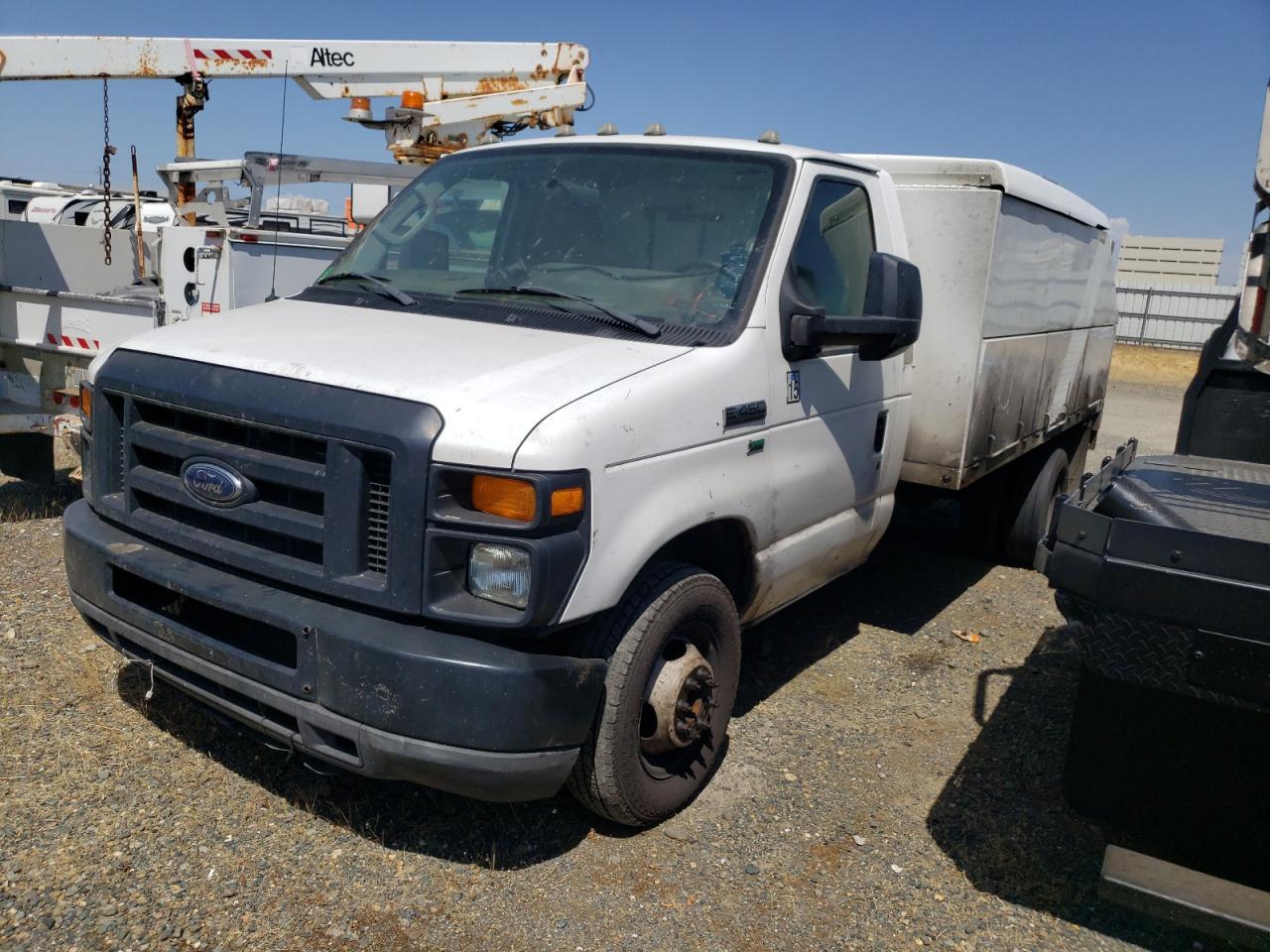 2011 Ford Econoline E450 Super Duty Cutaway Van