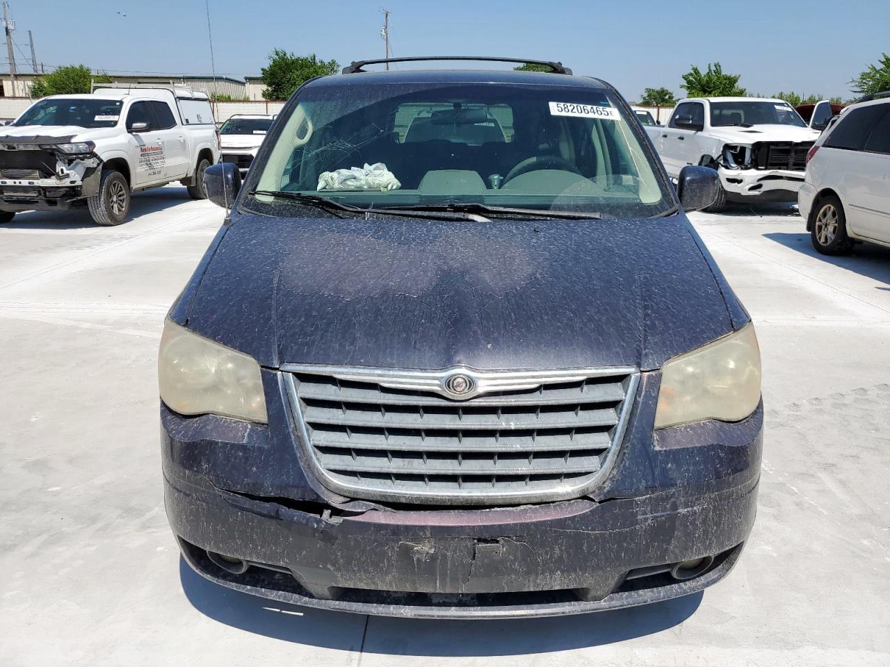 2008 Chrysler Town & Country Touring - Image 5