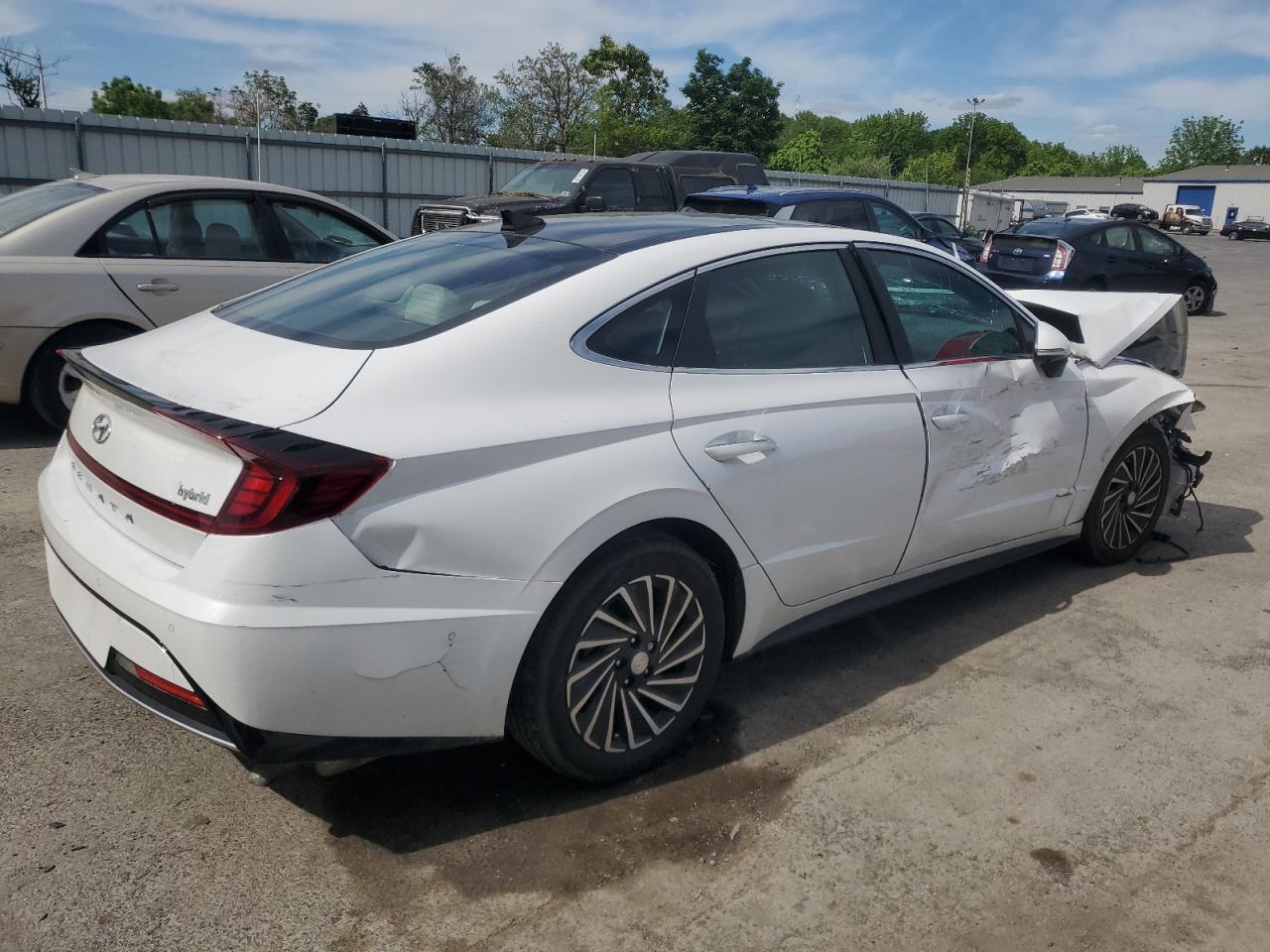 2023 Hyundai Sonata Hybrid - Image 3