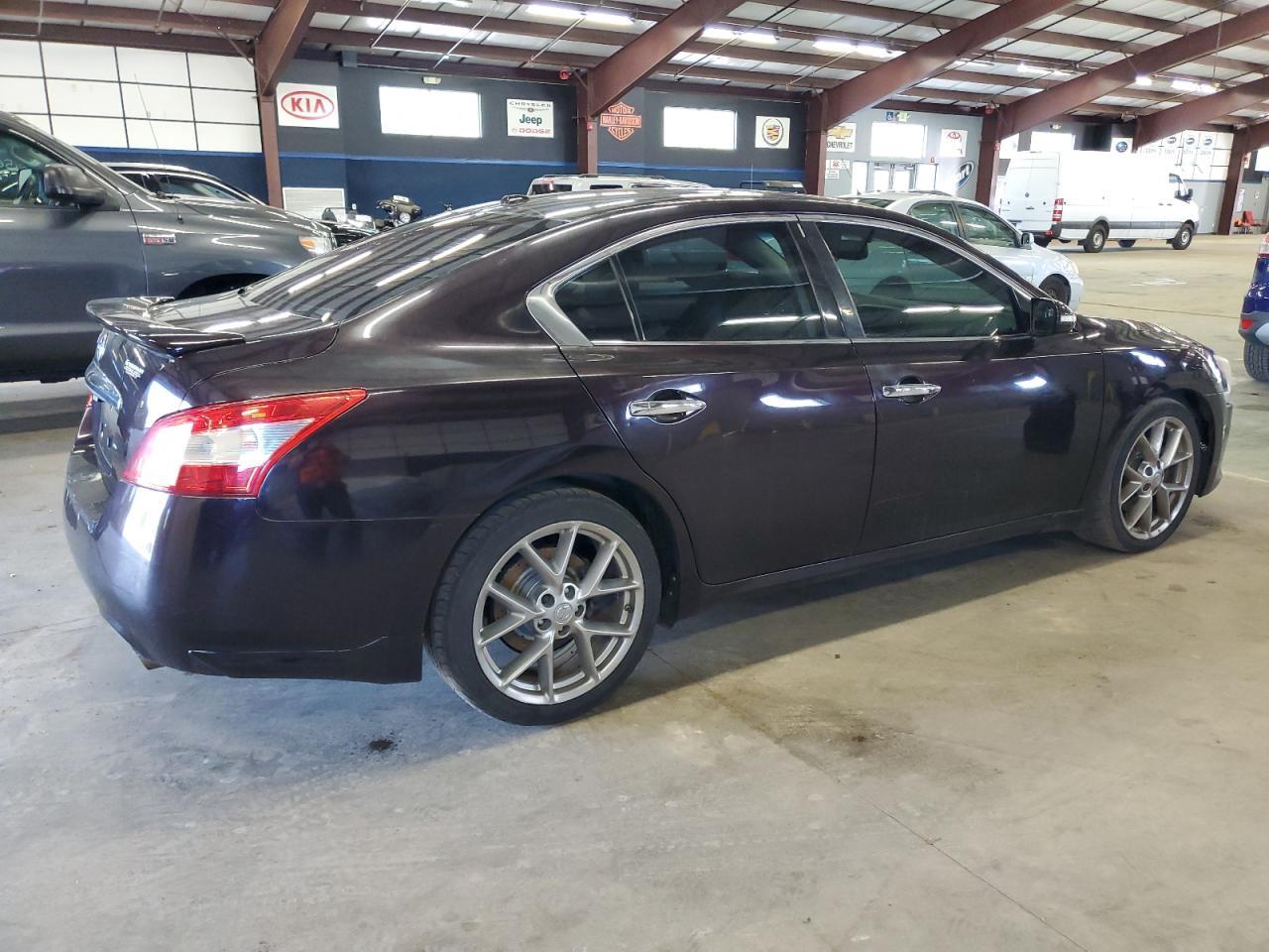 2010 Nissan Maxima S - Image 3