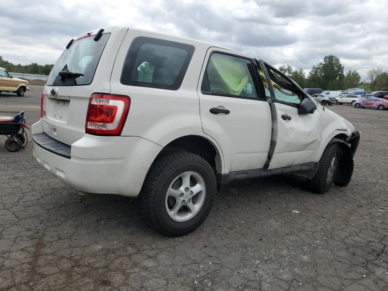 2010 Ford Escape Xls - Image 3