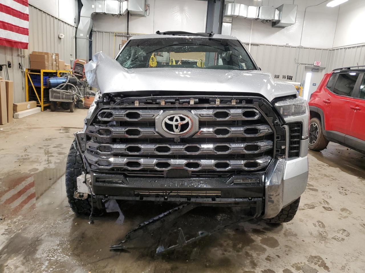 2024 Toyota Tundra Crewmax Platinum - Image 5